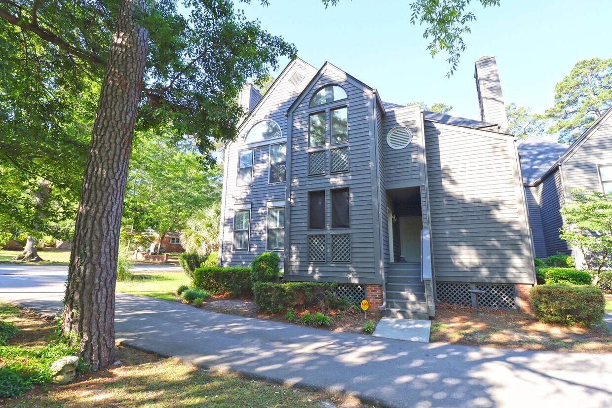 Primary Photo - Luxury 3BR/2BA Renovated Condo