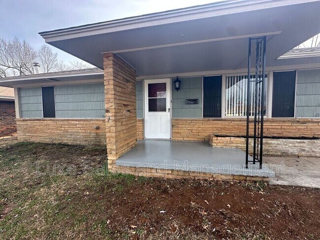 Foto del edificio - 240 E Kerr Dr