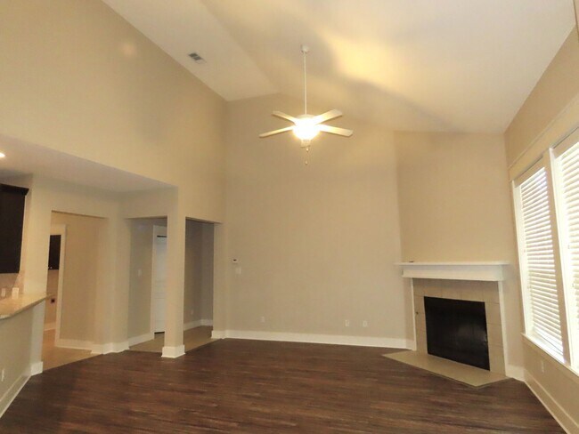 Building Photo - South Tyler! Stunning 5 Bedroom, 3.5 Bath ...