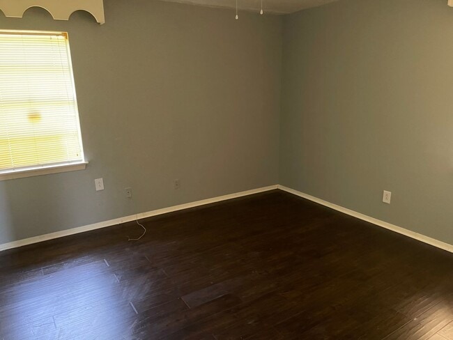 Building Photo - 3506 Red Bud Ln