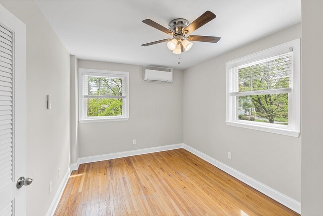 Interior Photo - Paoli Court