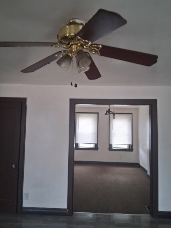Foto del edificio - 528 Lilley Ave