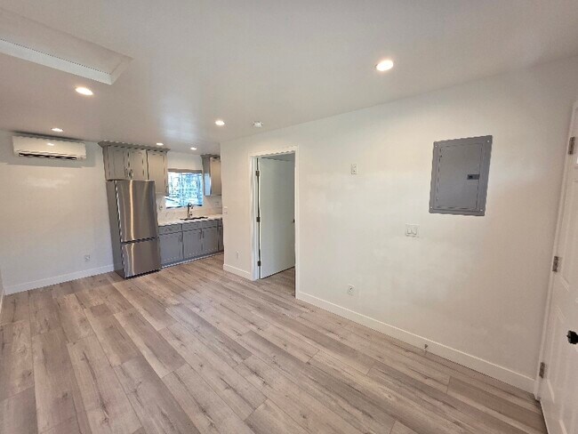 Foto del edificio - 308 E Elmwood Ave