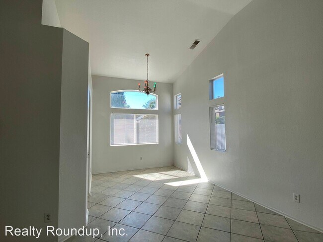 Foto del edificio - 4 br, 3 bath House - 3569 Shogoro Ln