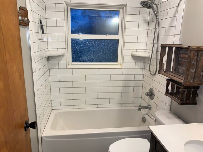 Foto del edificio - 10522 Baker Pl