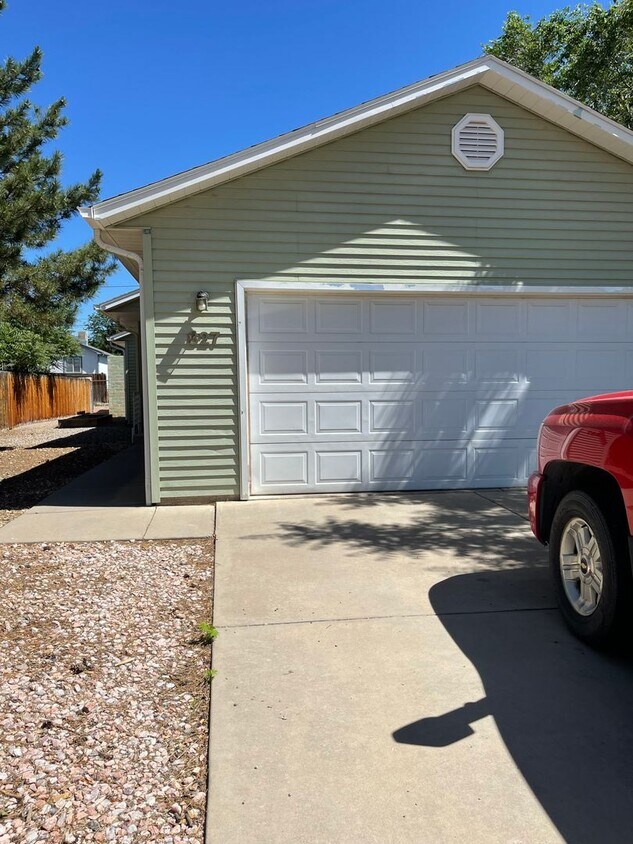 Primary Photo - 3 Bedroom Home with Shop