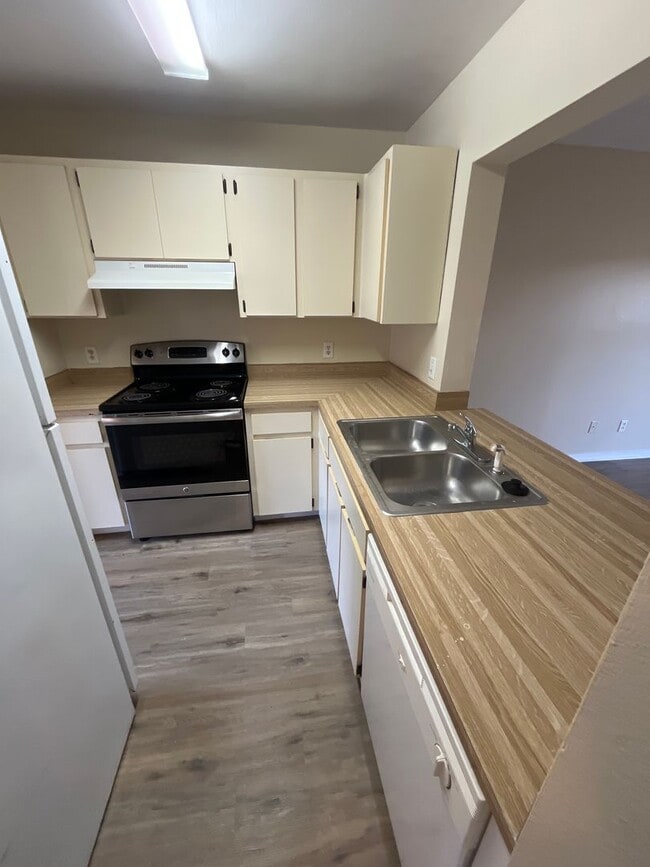 Photo - For Rent-2-bedroom, 2.5-bathroom located i... Townhome