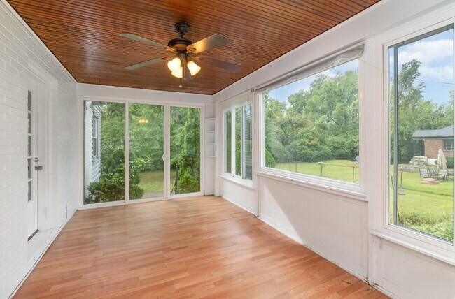 Foto del edificio - 7620 Montgomery Rd