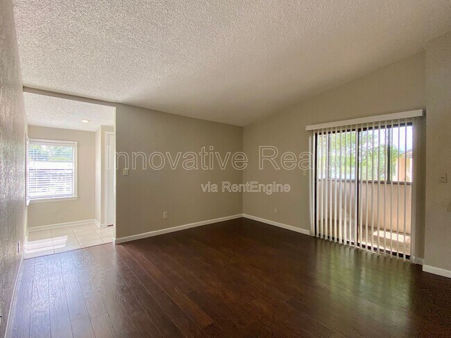 Foto del edificio - 2942 Antique Oaks Cir