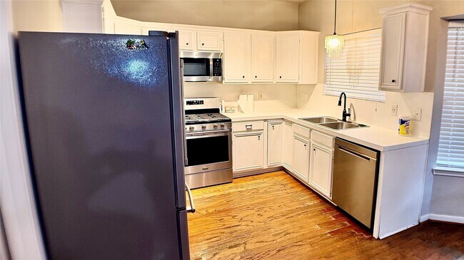 Building Photo - 17743 Seven Pines Dr
