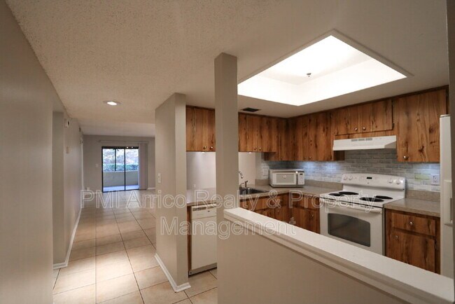 Foto del edificio - 4957 Puritan Cir