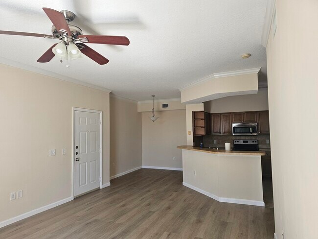 Foto del edificio - 8308 Myrtlewood Cir W
