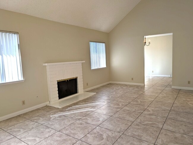 Photo - 2 Stories SFR - 4 Bedrooms + 2 Baths.  AVAILABLE NOW! House