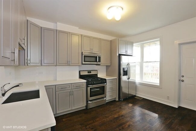 Building Photo - 3033 W Walnut St