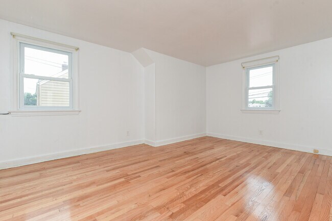 Building Photo - 238 Elmwood Ave
