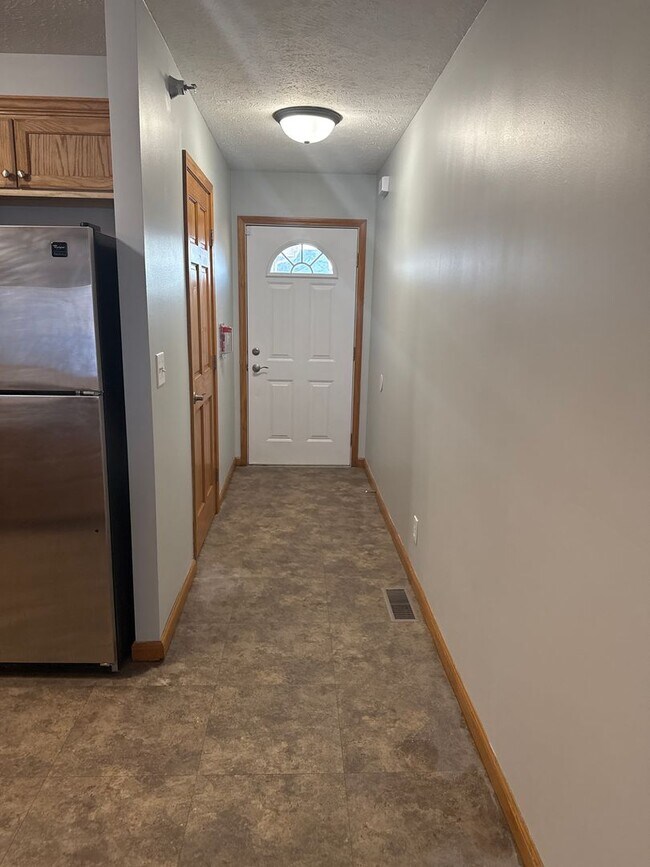 Foto del edificio - Newly renovated west side duplex with full basement!