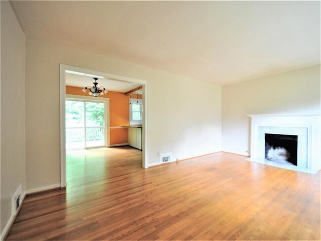 Building Photo - 315 Westchester Dr