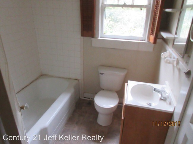 Building Photo - 2 br, 1 bath House - 304 Fairview St.