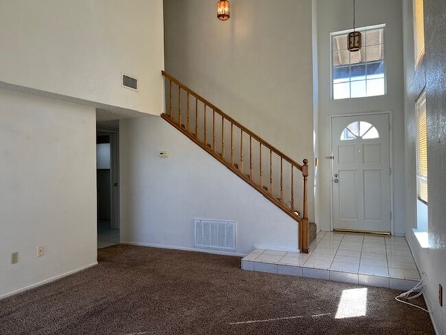 Building Photo - Tehachapi City