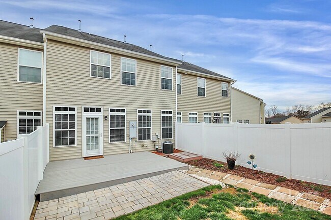 Building Photo - 6416 Hasley Woods Dr