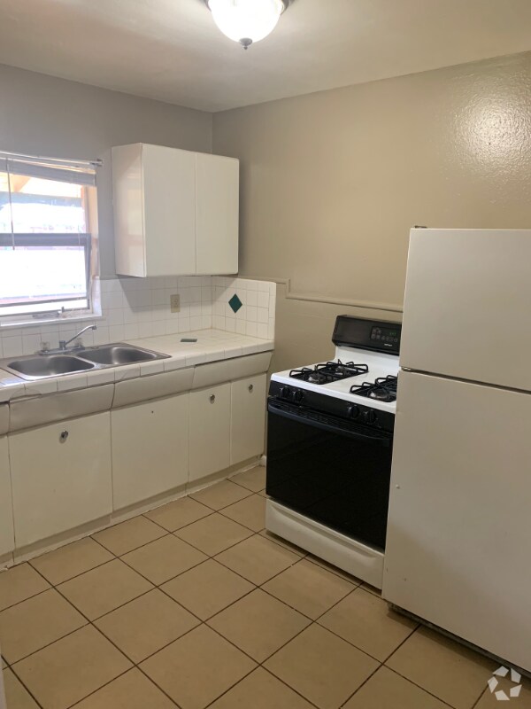 Building Photo - 3701 Sleeper Ave