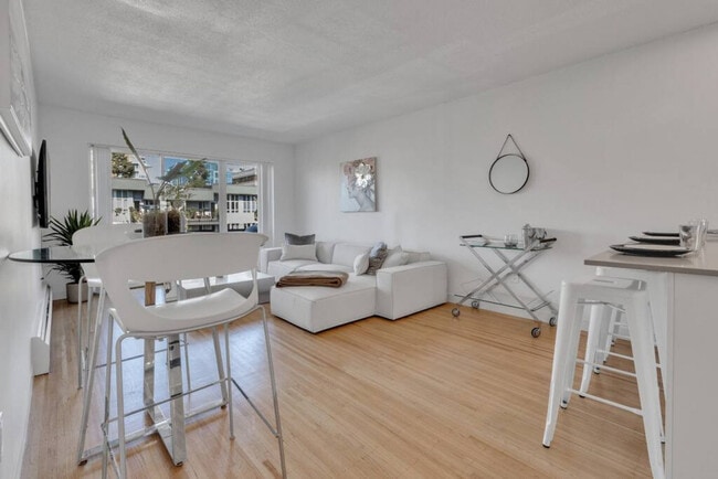 Photo du bâtiment - 1550 W 11th Ave