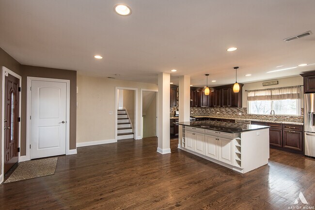 Building Photo - 106 Sharon Dr