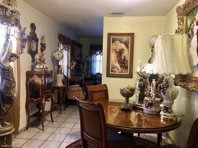 Foto del edificio - 3 br, 2 bath House - 718 W 34th St