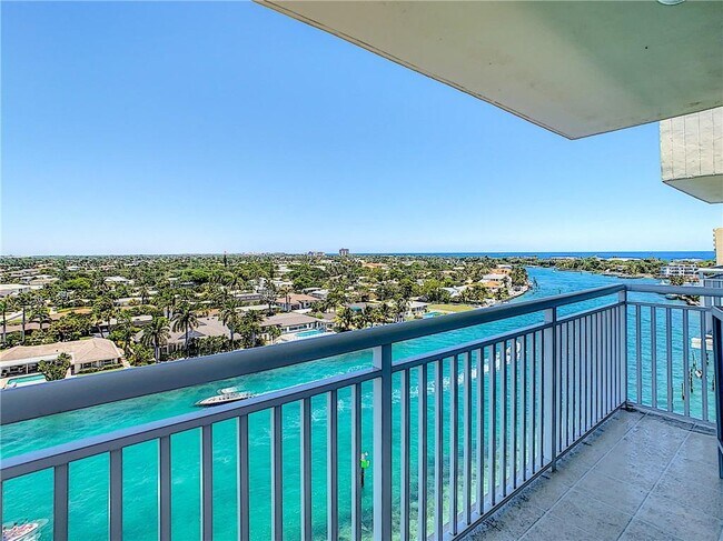 Foto del edificio - 2611 N Riverside Dr