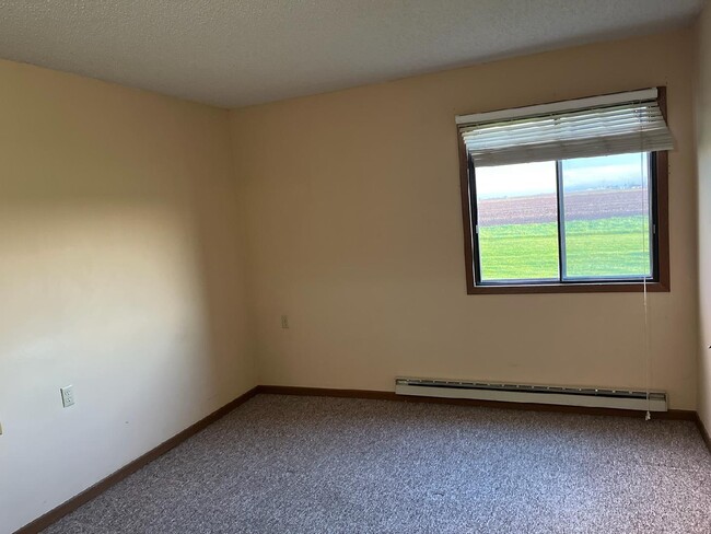 Building Photo - 340 S Rowe Ln
