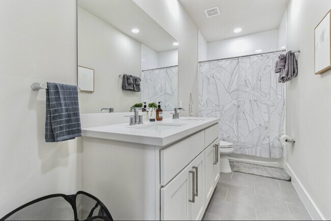 Foto del edificio - 2504 Leda Ave S