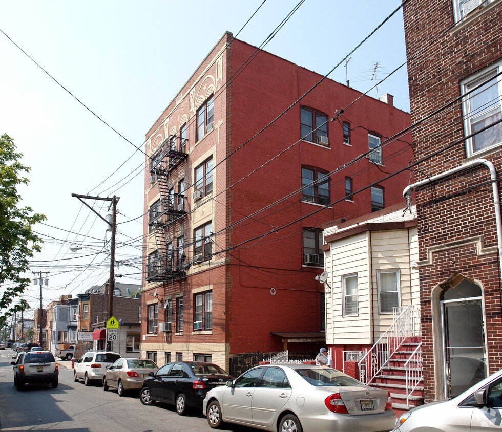 Building Photo - 5400 Madison St