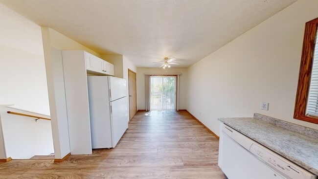Building Photo - 9313 C-93107 107 Ave