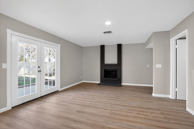 Building Photo - 5103 Devon Green Dr