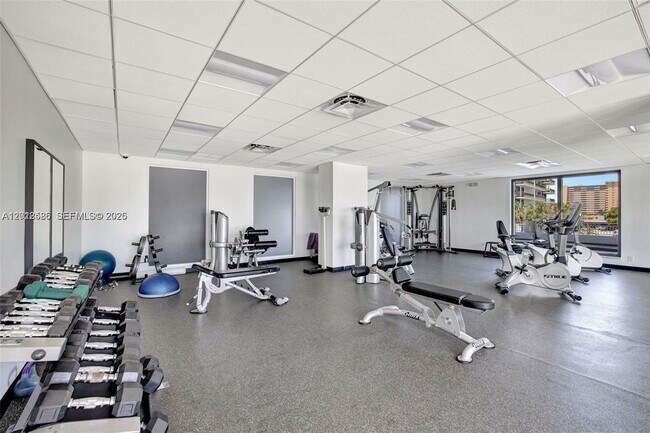 Foto del edificio - 3015 N Ocean Blvd