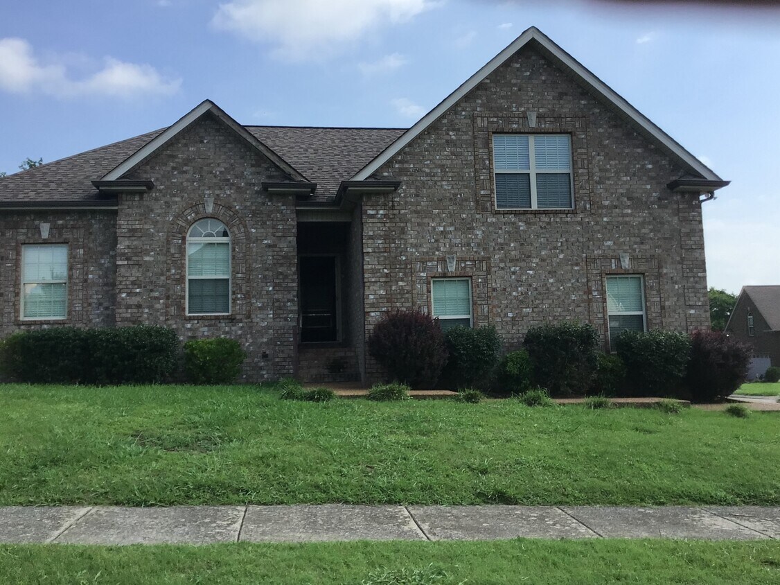 112 Ten Oaks Drive House for Rent in Lebanon, TN