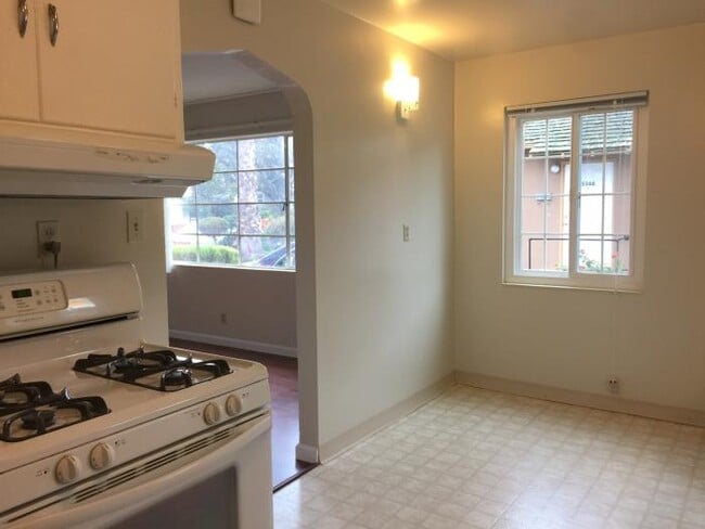 Building Photo - 2 bedroom in Mountain View CA 94041