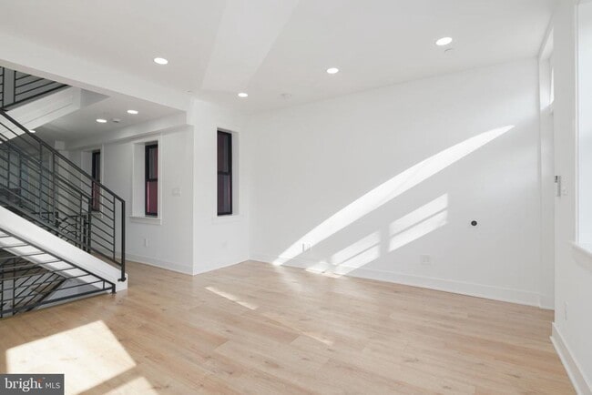Building Photo - 109 Brown St