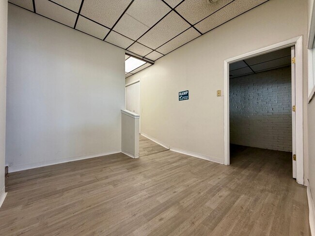 Foto del edificio - 3528 Boulevard of the Allies