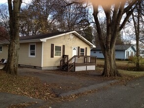 Building Photo - 610 Martin St
