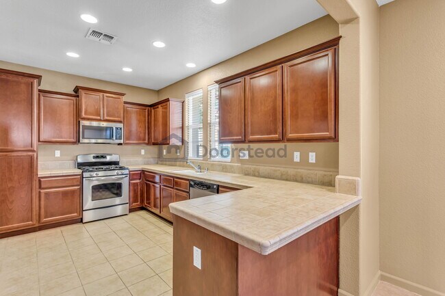 Building Photo - 104 Barnhill Dr