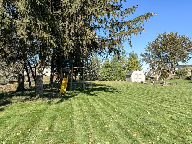 Building Photo - 24922 W Robin Ln