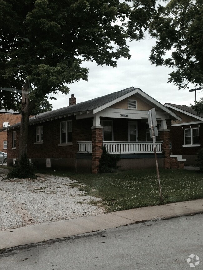 Building Photo - 512 S Florence Ave