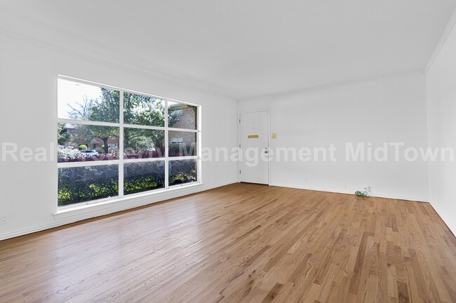 Foto del edificio - Live Elevated in the Heart of Viridian – S...