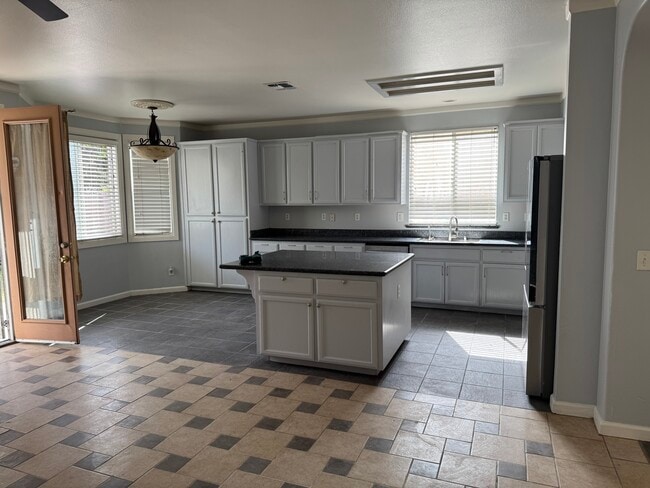 Foto del edificio - 1742 Henry Long Blvd