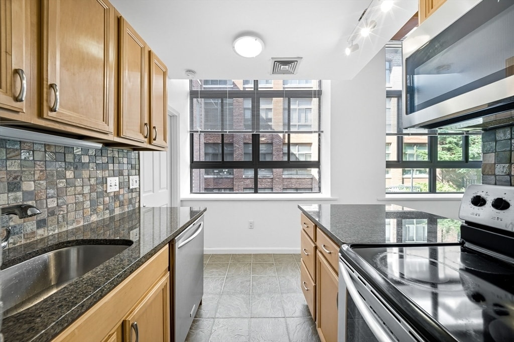 Primary Photo - 10 Linwood St