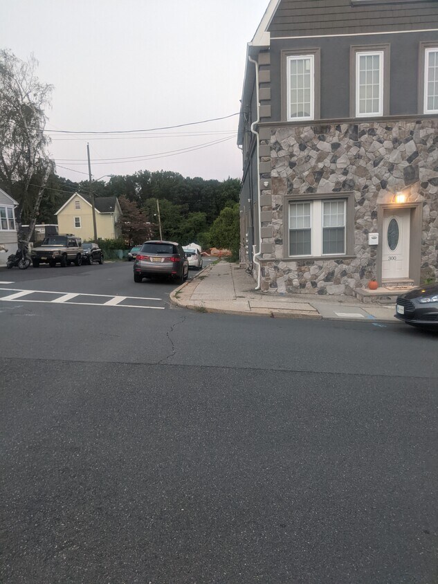 Front - 300 Cedar St