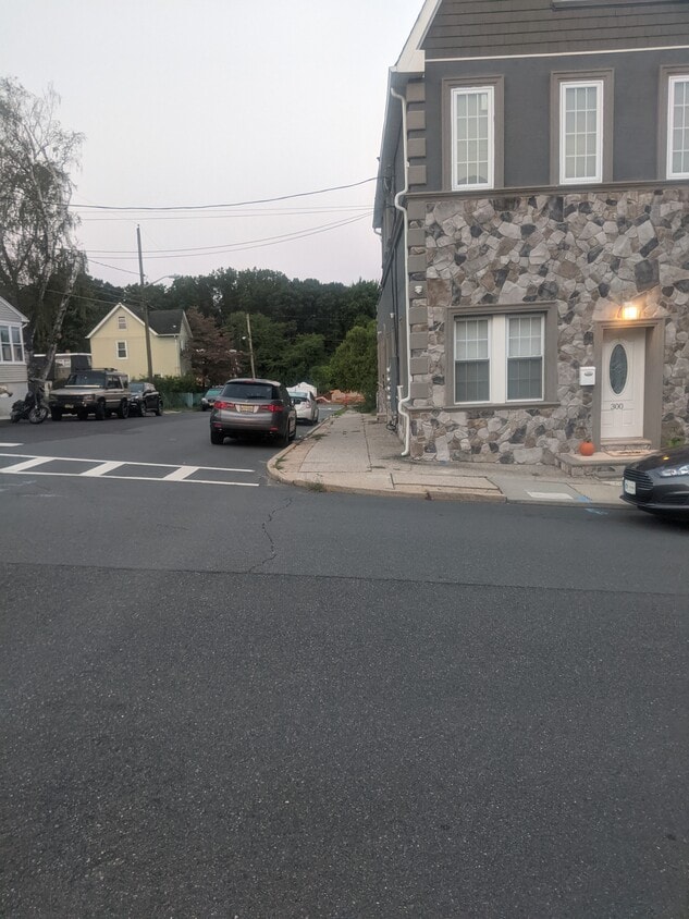 Front - 300 Cedar St