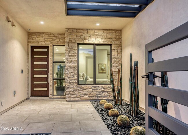 Foto del edificio - 5553 E Stella Ln