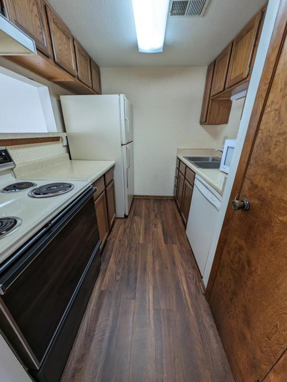 Building Photo - 603 Park St